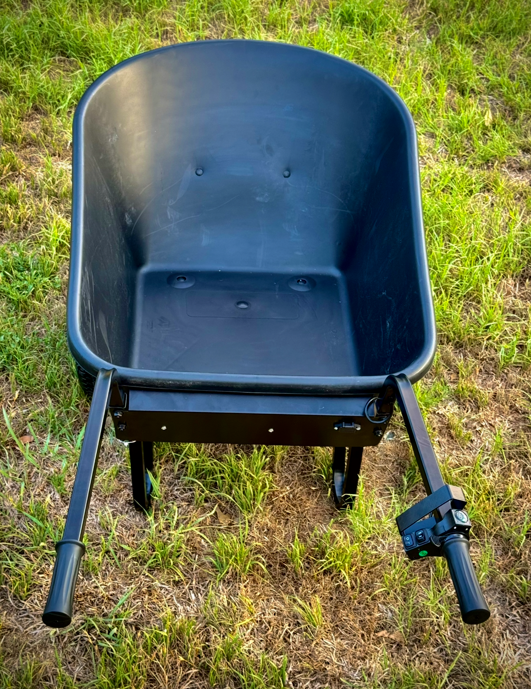 Chore Warrior Powered Wheelbarrow Bundle (350lbs capacity) $45 a Day Rental + $20 Drop Off and Pick Up