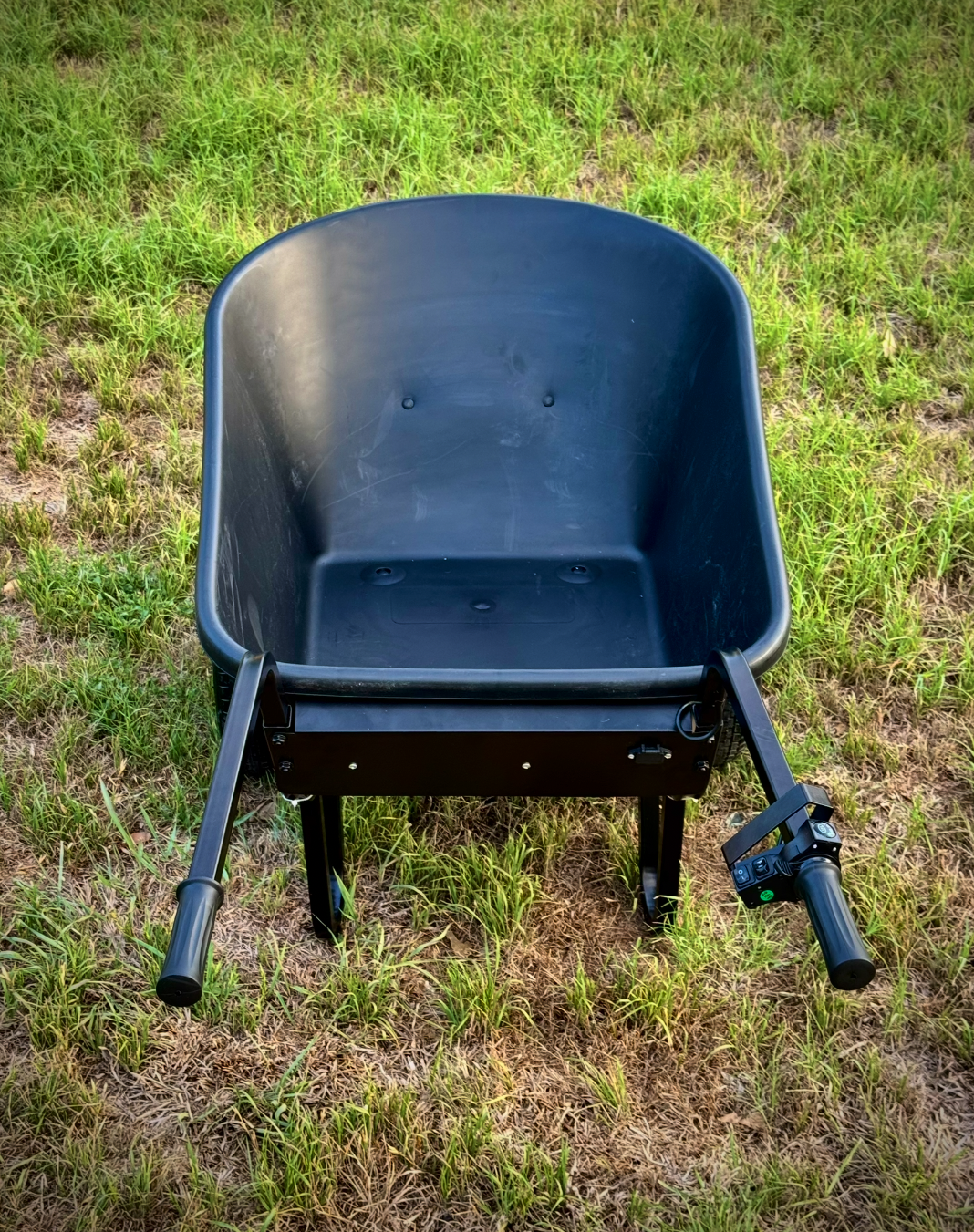 Chore Warrior Powered Wheelbarrow Bundle (350lbs capacity) $45 a Day Rental + $20 Drop Off and Pick Up