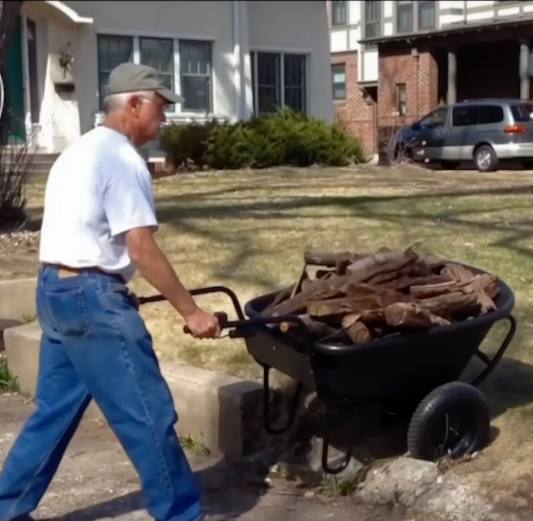 Chore Warrior Powered Wheelbarrow Bundle (350lbs capacity) $45 a Day Rental + $20 Drop Off and Pick Up